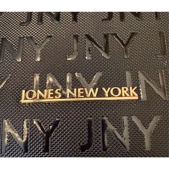 JONES NEW YORK - NWOT "Mabel" Signature Faux Leather Crossbody/Gold Chain Detail - Picture 14 of 15
